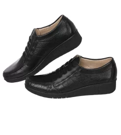 Halbschuh In Lackleder Und Schnüroptik